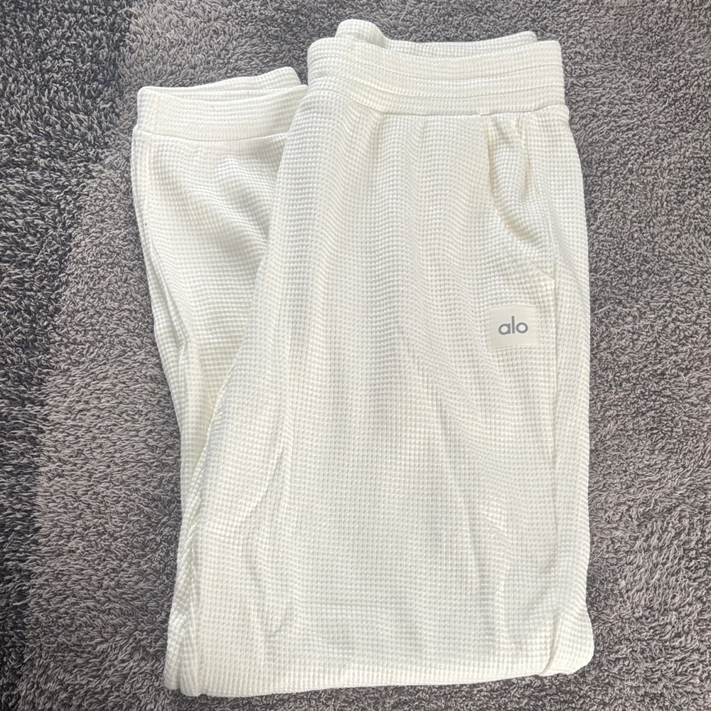NWOT ALO Ivory Waffle Weekend Escape Joggers